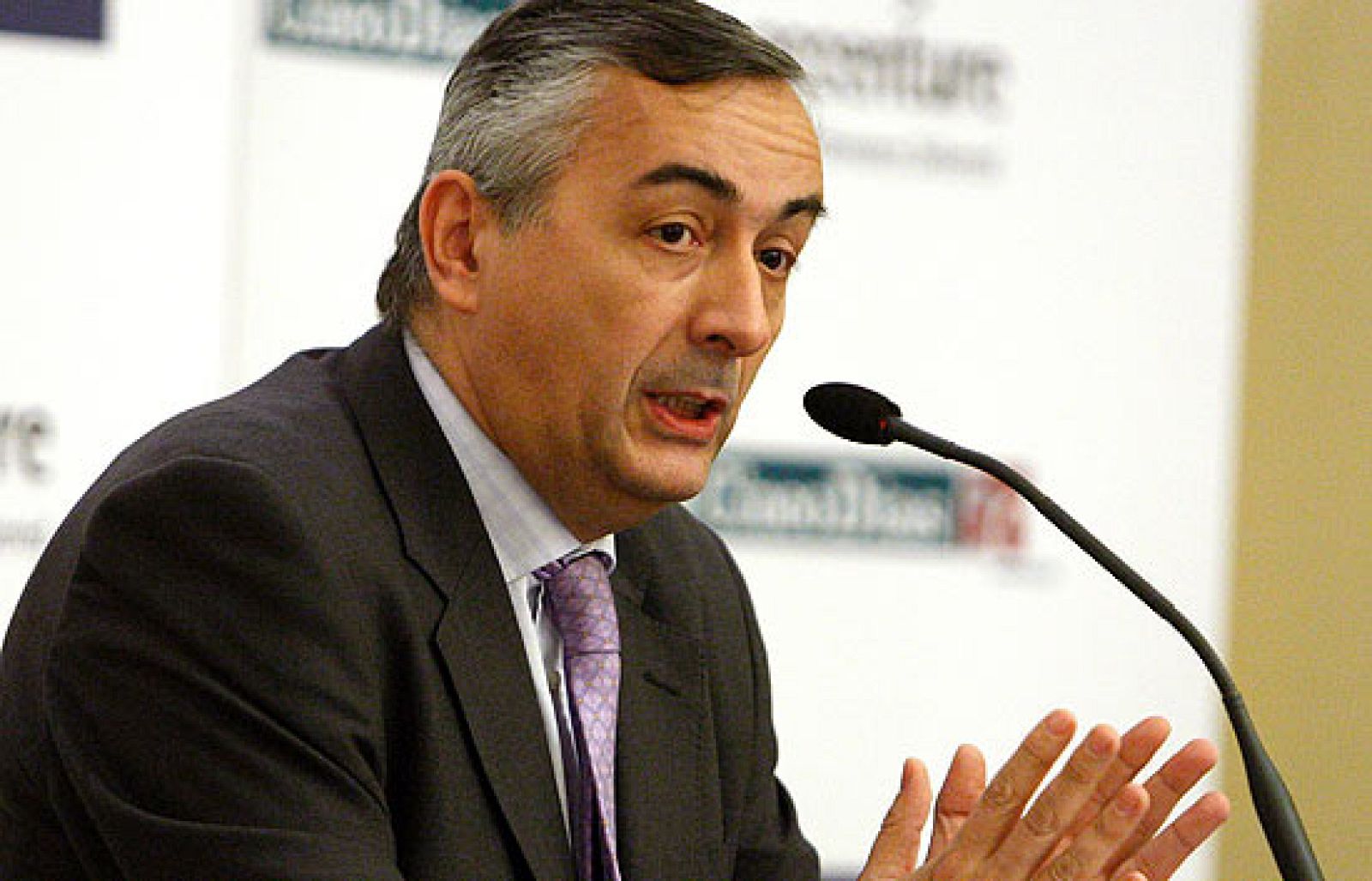 El secretario de Estado de Hacienda y Presupuestos, Carlos Ocaña, ha admitido la posibilidad del aumento de déficit pero asegura que no pasa nada si se trata de una "respuesta razonable y adecuada" a una situación coyuntural.