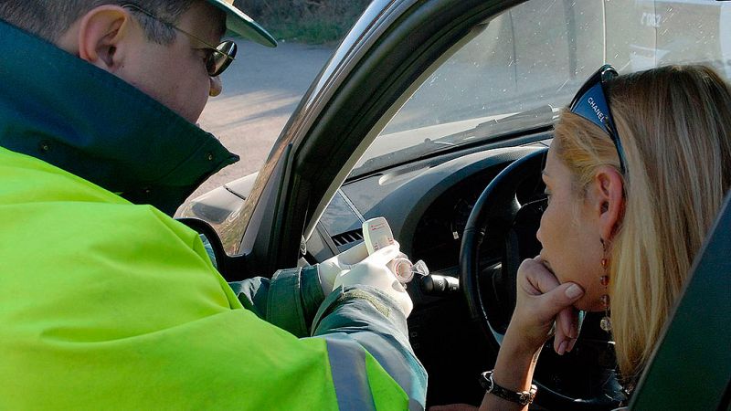 4 de cada 10 menores de 30 años reconoce haber conducido alguna vez tras haber bebido