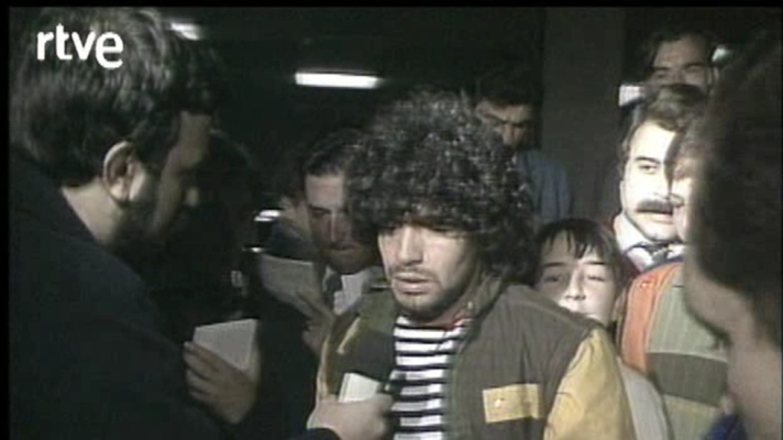 Deportes en el Archivo de RTVE - Maradona vuelve a España tras su lesión