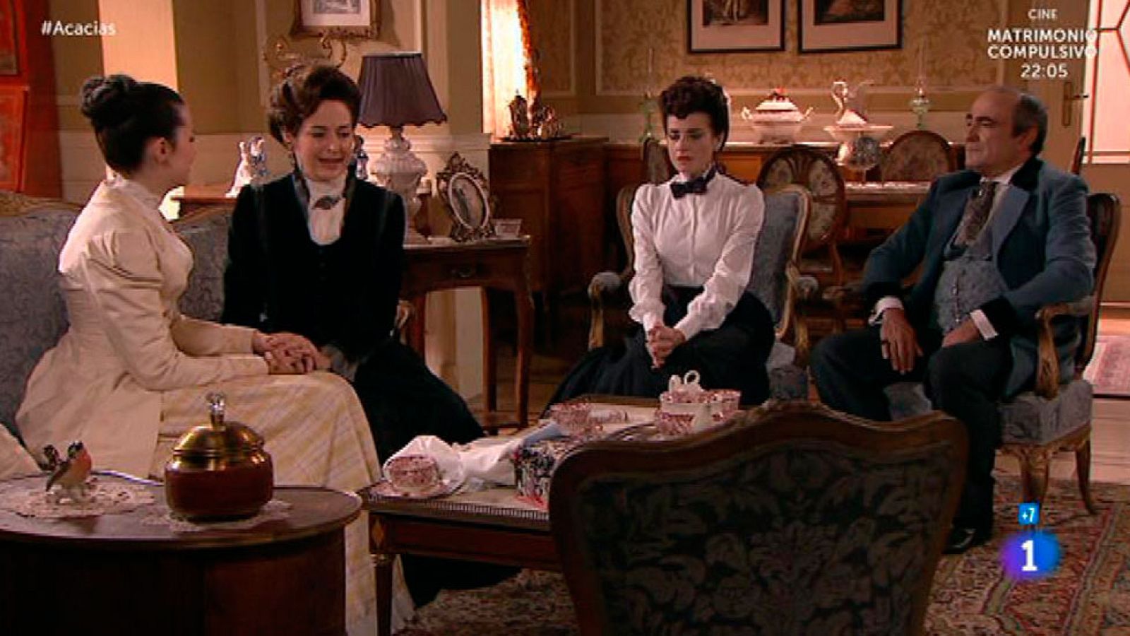 Acacias 38 - Lourdes le hace el vacío a Trini