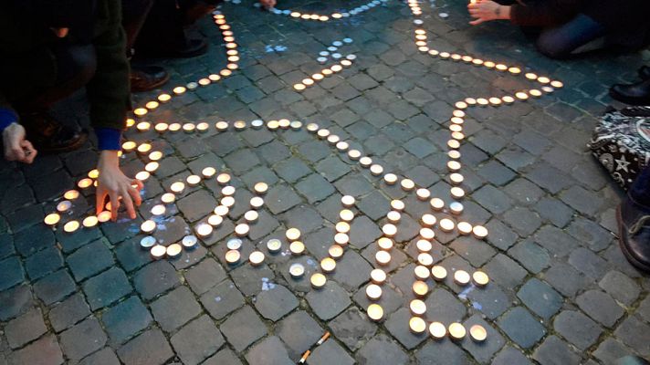 Telediario 1 - En Barcelona una treintena de músicos despiden a David Bowie