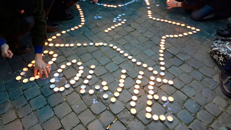 En Barcelona una treintena de msicos despiden a David Bowie cantando sus temas