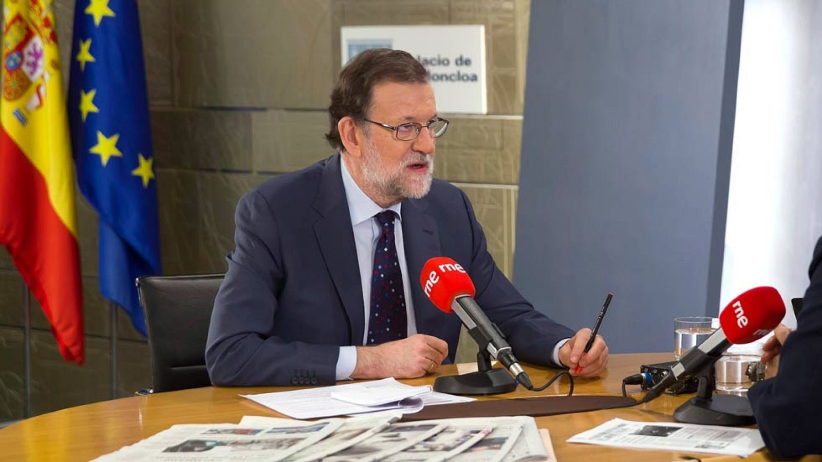 Rajoy critica que Sánchez quiera pactar con "rupturistas, extremistas e independentistas" - Informativo 24h | Ver