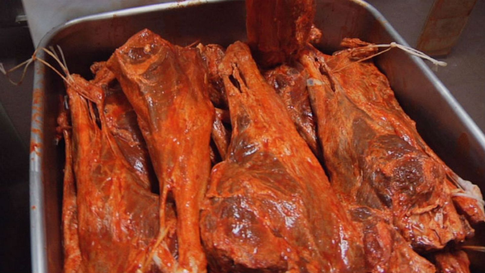 Cecina de chivo, menudo manjar