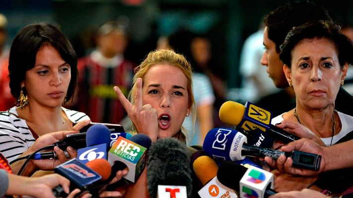 Telediario 1 - La esposa de Leopoldo López denuncia vejaciones en la cárcel cuando acudía a visitar a su marido