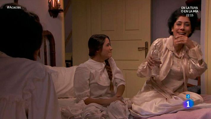 Acacias 38 - Rosina pasa la noche con las chicas del altillo