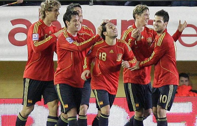 Cazorla ha metido su primer gol con la "roja" y se ha mostrado muy "contento" e "ilusionado" con su diana ante Chile.