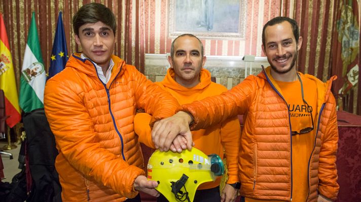 Telediario 1 - Los tres bomberos que fueron arrestados en Lesbos hablan de su experiencia rescatando refugiados