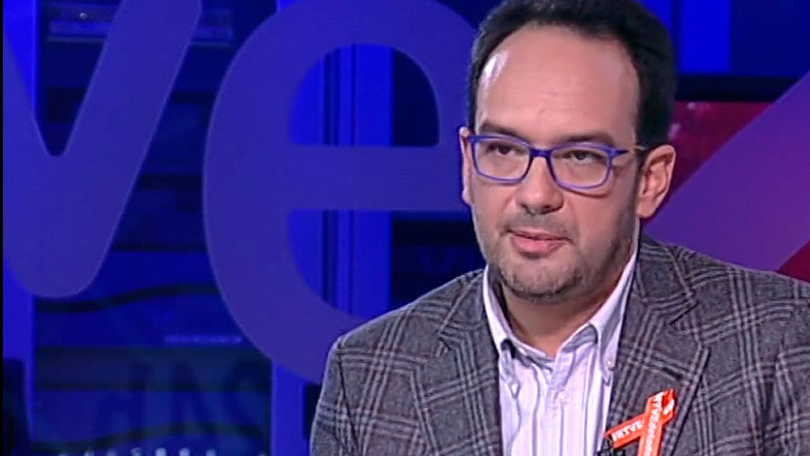 Antonio Hernando: "Rajoy tiene que convencer a otros partidos de que le apoyen" - La noche en 24h | Ver