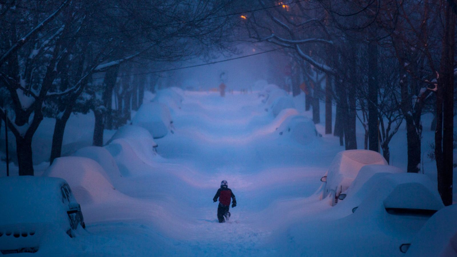 La gran tormenta de nieve paraliza la costa este de EE.UU. y deja al menos 18 muertos