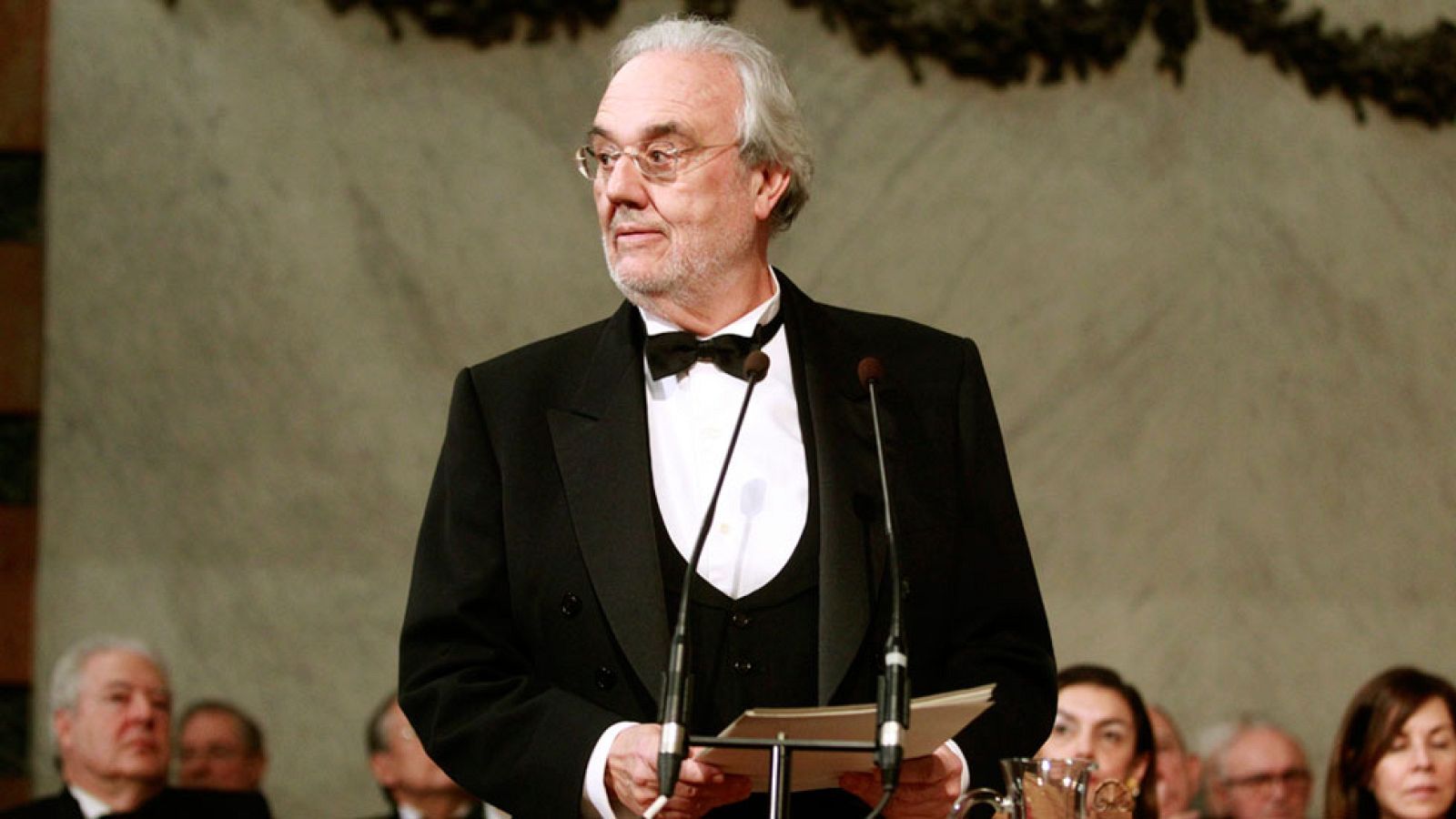 Gutiérrez Aragón ingresa en la Real Academia Española