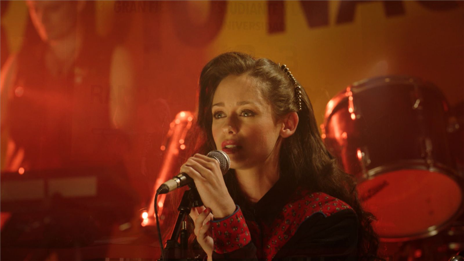 Cuéntame cómo pasó - Karina vuelve a los escenarios tras Alcalá 20