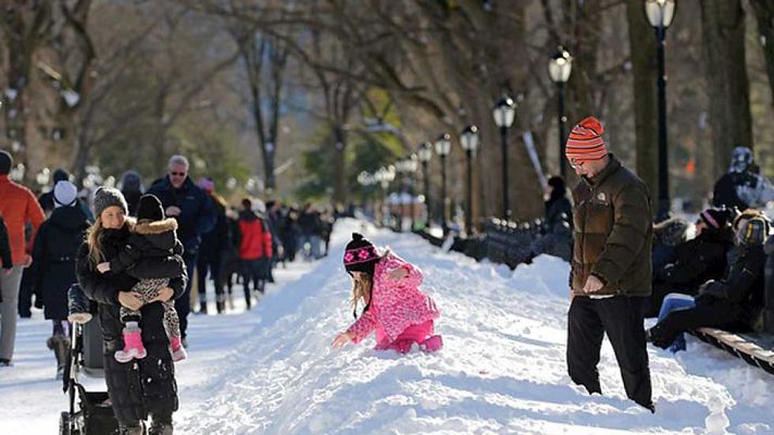 Telediario 1 - La costa este de EE.UU. intenta recuperar la normalidad tras el paso de 'Jonás'