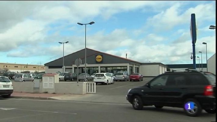 Informatiu Balear - Prohibeixen nous grans superfícies a Menorca