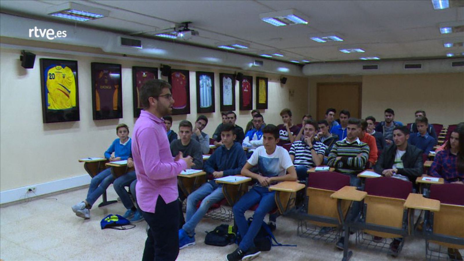 El Colegio de árbitros de Murcia prepara a fondo a los nuevos colegiados y les da consejos para afrontar situaciones difíciles