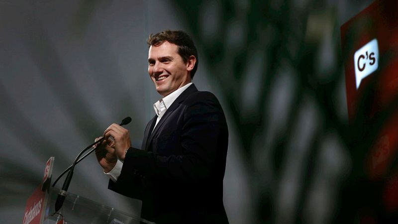 Rajoy y Rivera inician contactos para un posible acuerdo mientras que el PSOE mantiene su 'no' al PP