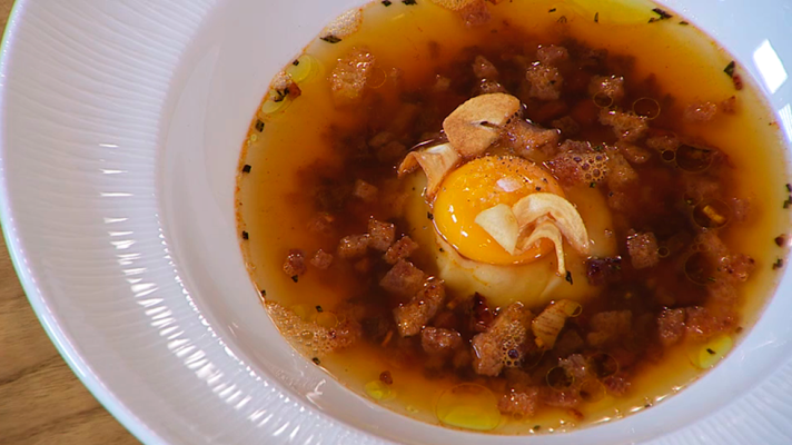 RTVE Cocina - Receta de sopa de ajo Torres