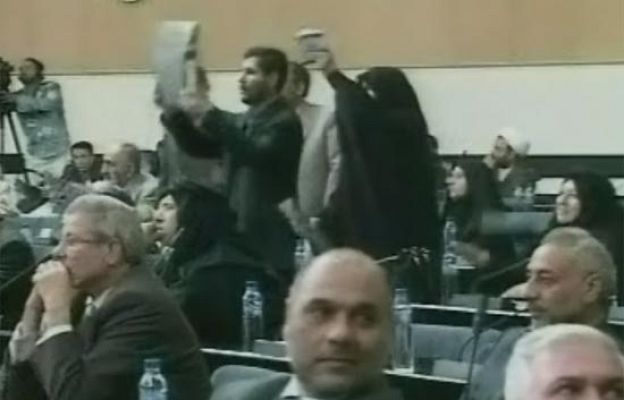  - Incidentes en el Parlamento iraquí