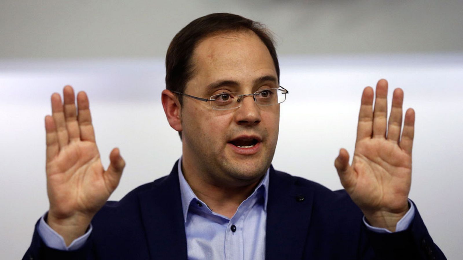 El PSOE dice que "en lo nuclear" coincide con González pero que pactar con el PP es "indultarlo"