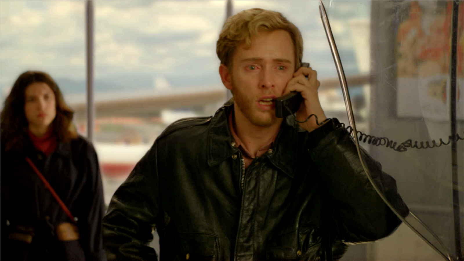 Toni recibe una carta bomba