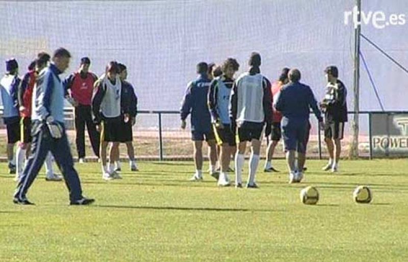 Los dos jugadores del Getafe, Contra y Mario Cotelo, a punto han estado de llegar a las mano en el entrenamiento. Gracias  a la intervención de los compañeros la cosa no ha llegado a más.