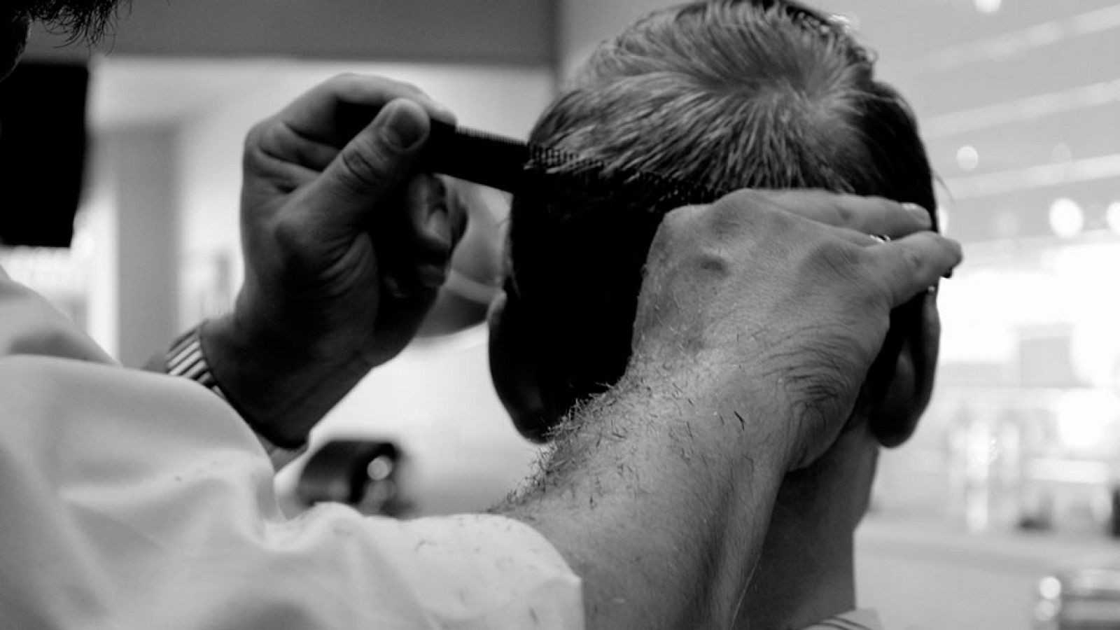 Cortar el pelo a las personas sin hogar