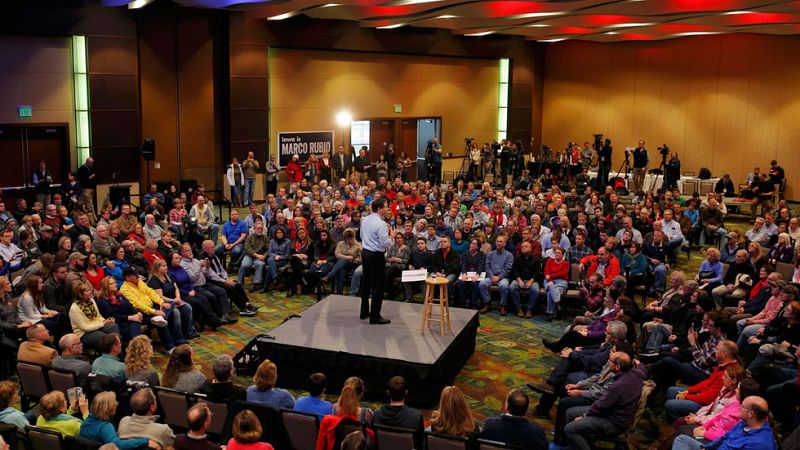 En las iglesias también se habla de política. La comunidad evangélica está fuertemente movilizada.  Su voto es conservador y los pastores piden fijarse en los candidatos que defiendan la familia, se opongan al aborto y protejan a los desfavorecidos.