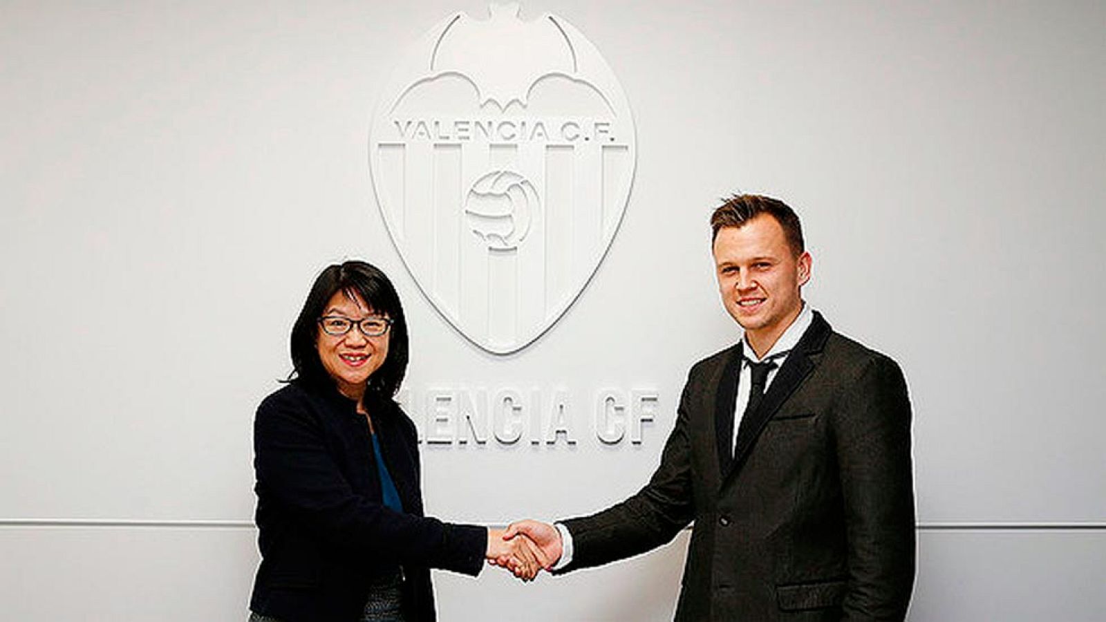 La llegada de Cheryshev al Valencia fue la noticia más destacada en el cierre del mercado invernal de fichajes, en el que los clubes con problemas fueron los más activos.