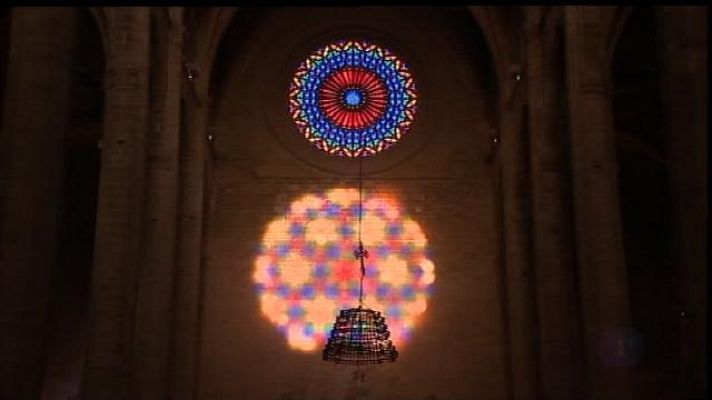 Informatiu Balear - Milers de persones assisteixen a la Seu per veure l'efecte del 8