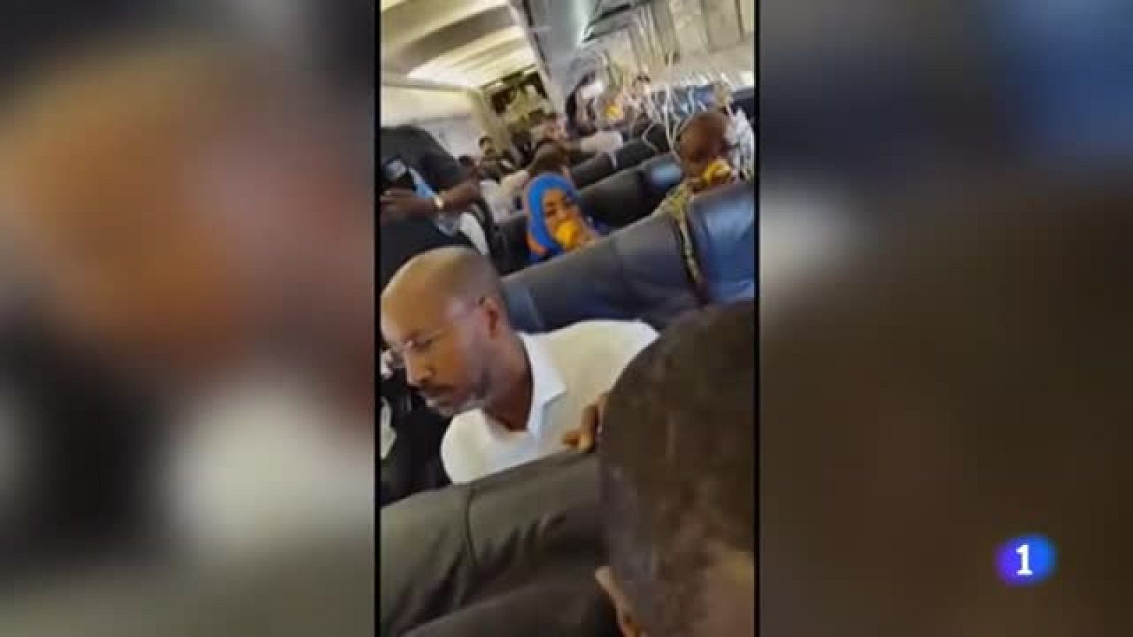 Un hombre se hace estallar en un avión en Somalia y obliga a un aterrizaje de emergencia