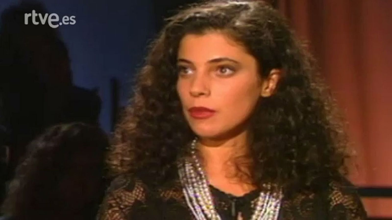 Un día es un día - Maribel Verdú, Peter O'Toole y Magic Johnson (1990)