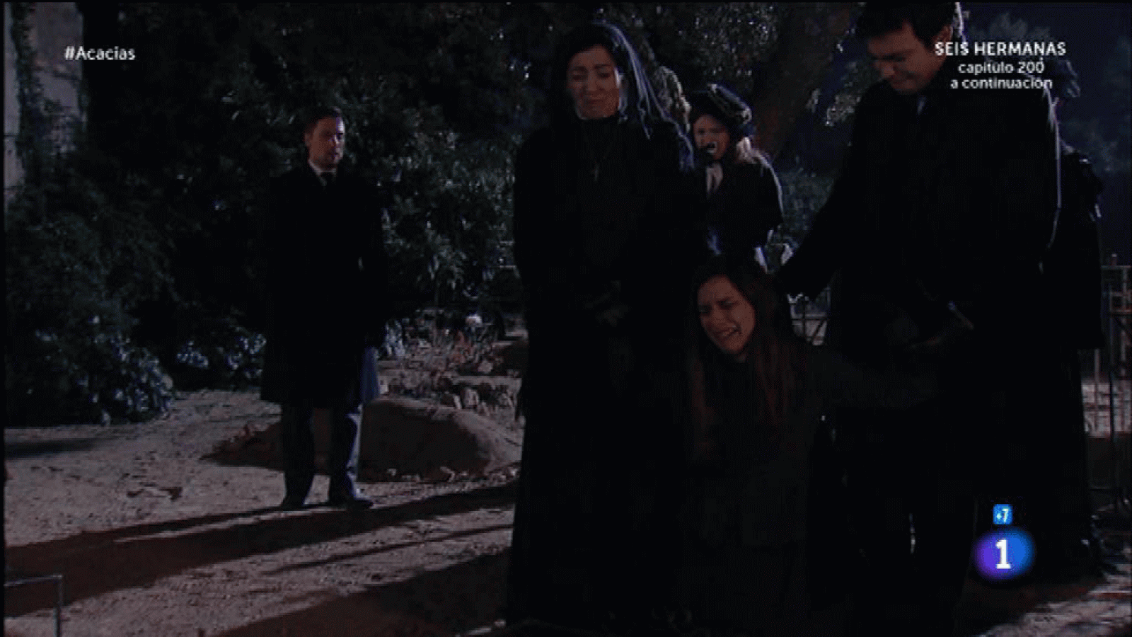 Acacias 38- Manuela detenida durante el funeral de su hija