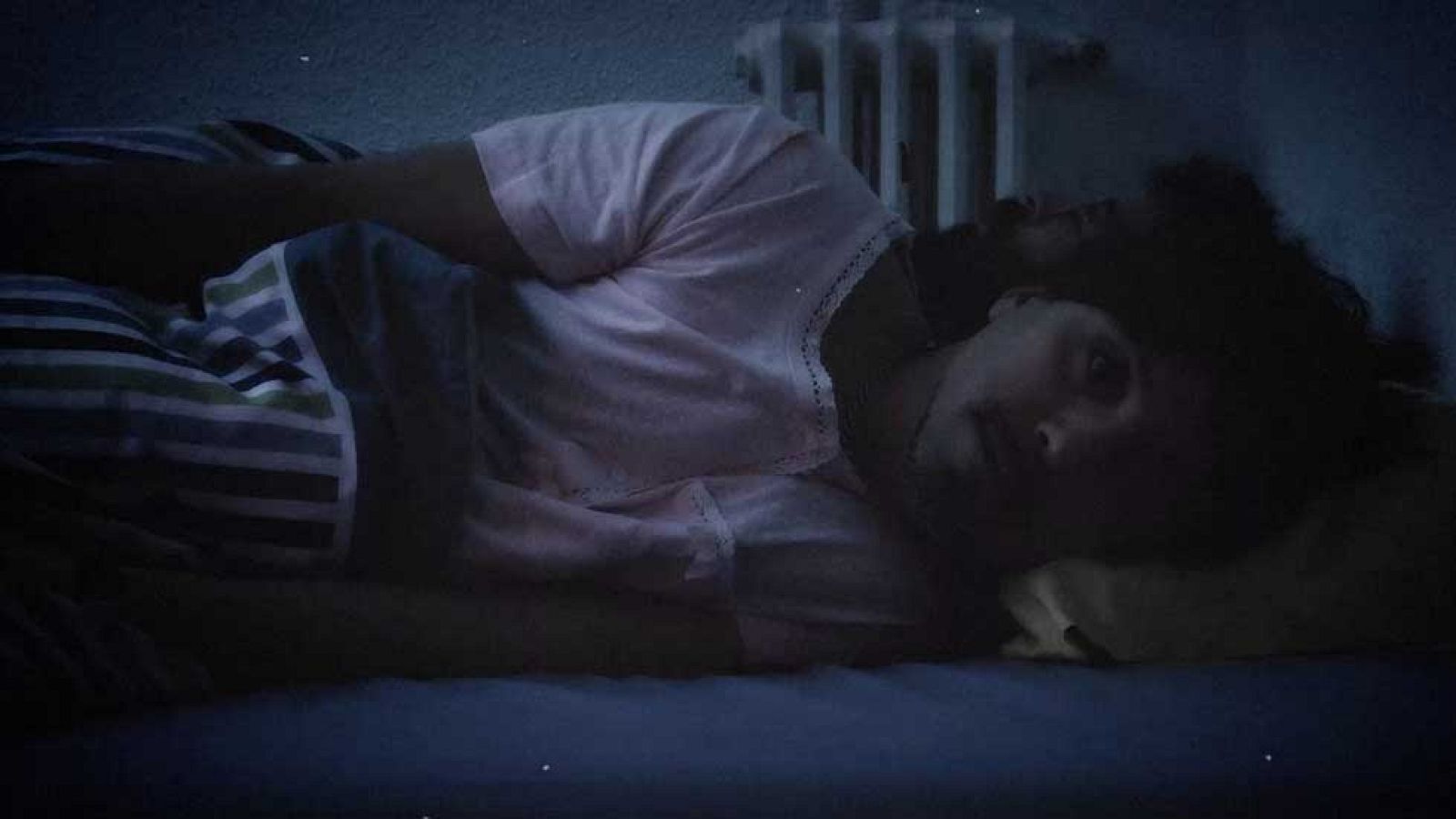 Hacerse el dormido cuando no quieres hablar con alguien en la cama...pura clase de interpretación.