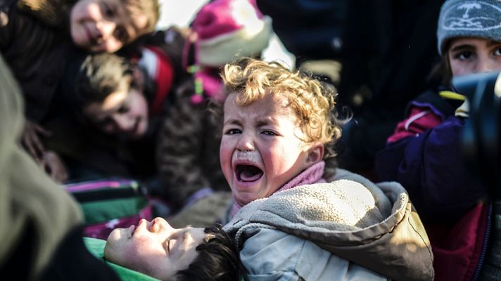 Telediario 1 - El asedio del ejército sirio y ruso a Alepo deja a miles de sirios huidos varados en la frontera con Turquía