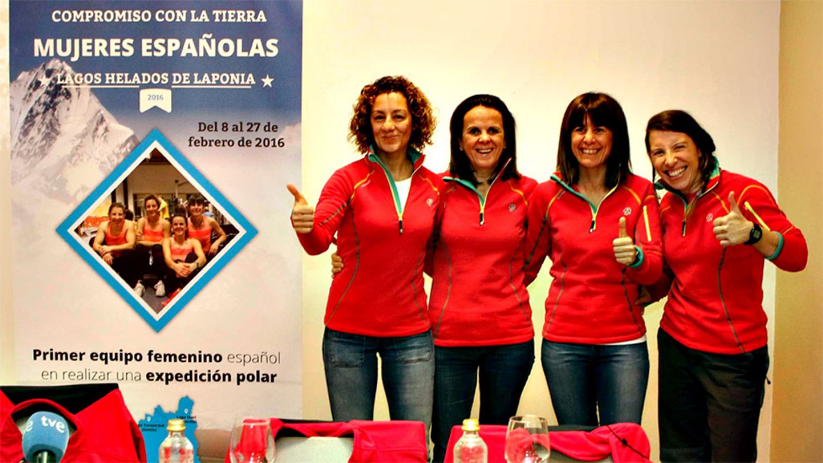 Nieve, hielo, frio, mucho frío. 200 kilómetros, con esquís y tirando de trineos de hasta 50 kilos. No parece fácil decir que sí cuando te proponen un viaje así, pero la alpinista Chus Lago no tardó nada en convencer a sus tres compañeras para emprend