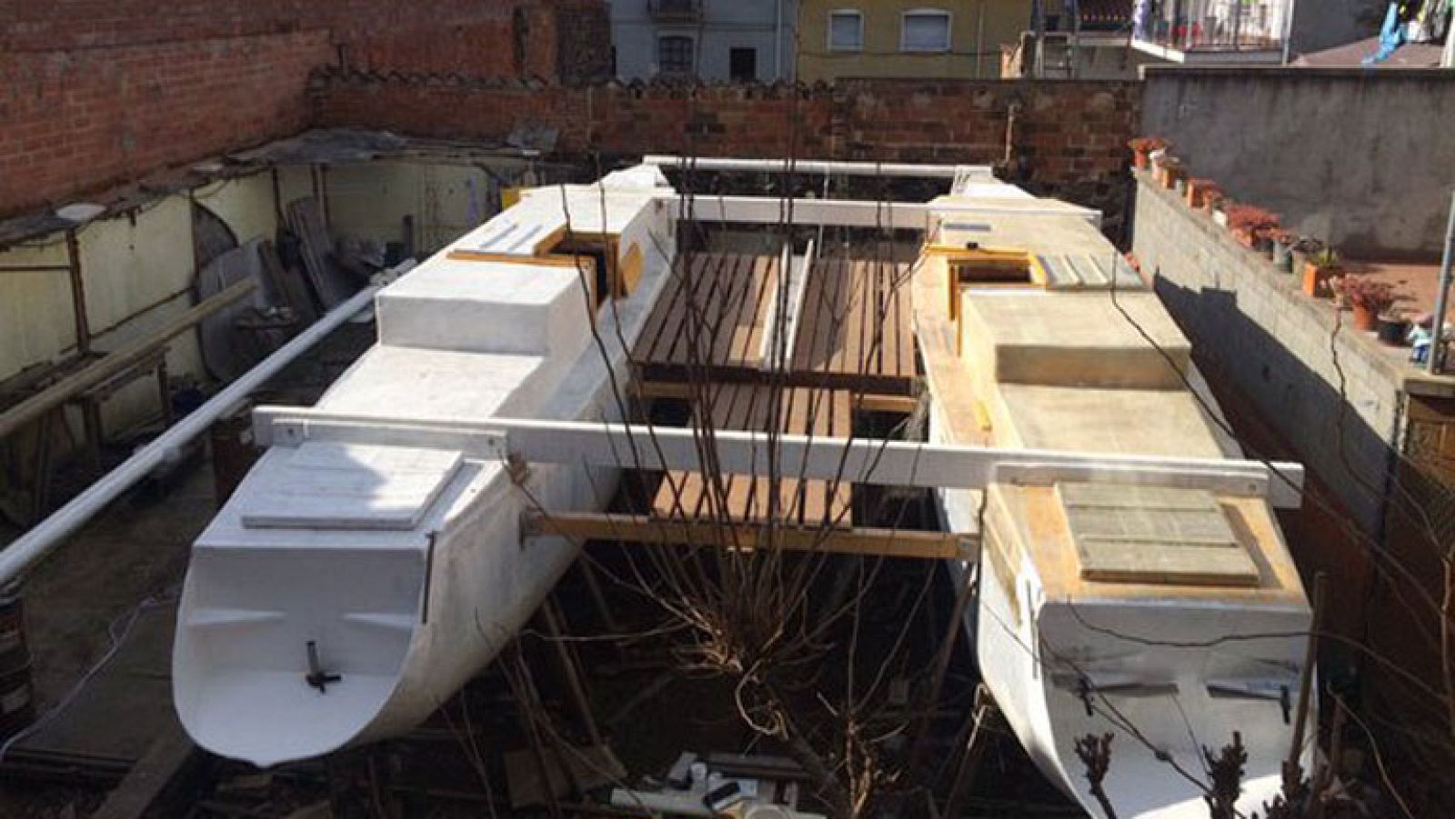 Un catamarán 'hecho a mano'