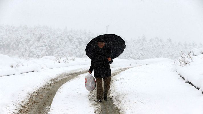 El tiempo - Viento fuerte en zonas de costa, de montaña y en el interior de la mitad este peninsular