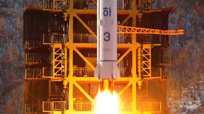 Telediario 1 - Corea del Norte lanza un supuesto satélite espacial