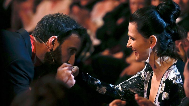 Rovira invita a Tim Robbins y Juliette Binoche a tomar gazpacho en Málaga | Ver