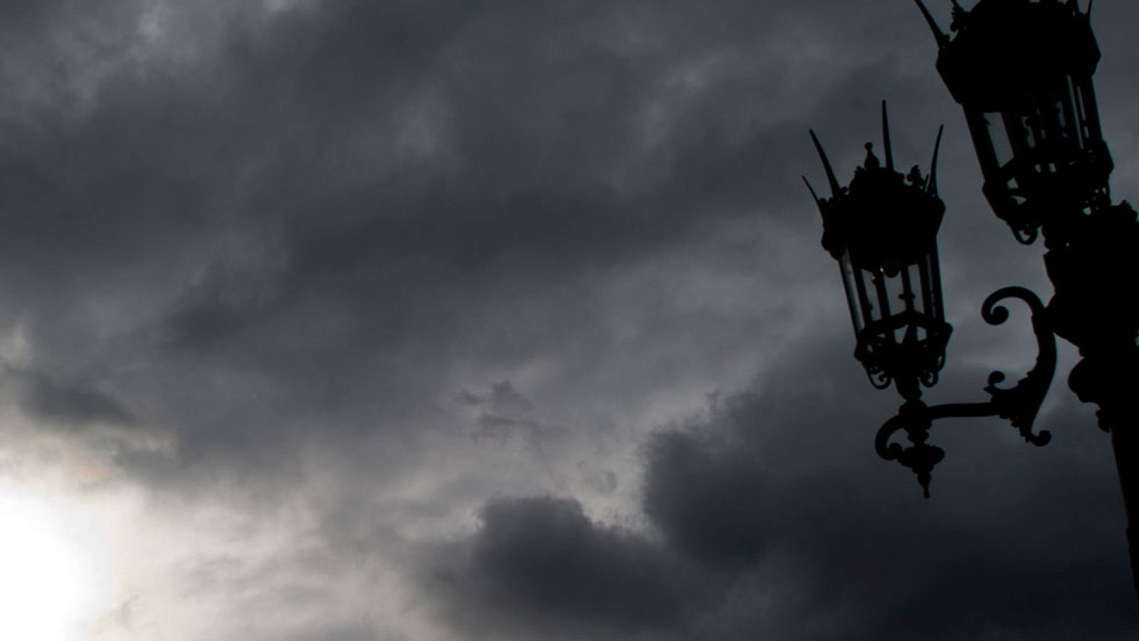 Nuboso o cubierto con lluvias en el oeste de Galicia