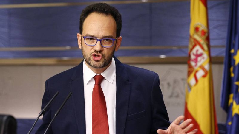 El PSOE presenta su documento para negociar la investidura y se reúne con C's, IU y Compromís | Ver