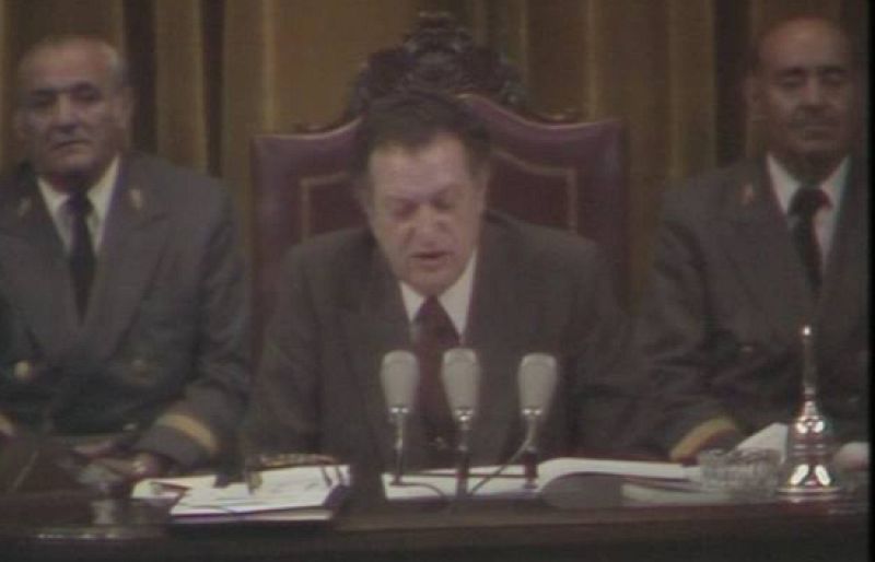 La aprobación de la Constitución en las Cortes - Fue noticia en el Archivo de RTVE | Ver