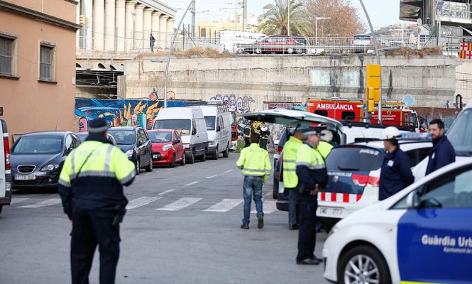 Informativo 24h - Suprimida la circulación de trenes de cercanías en el núcleo de Barcelona por humo en los túneles