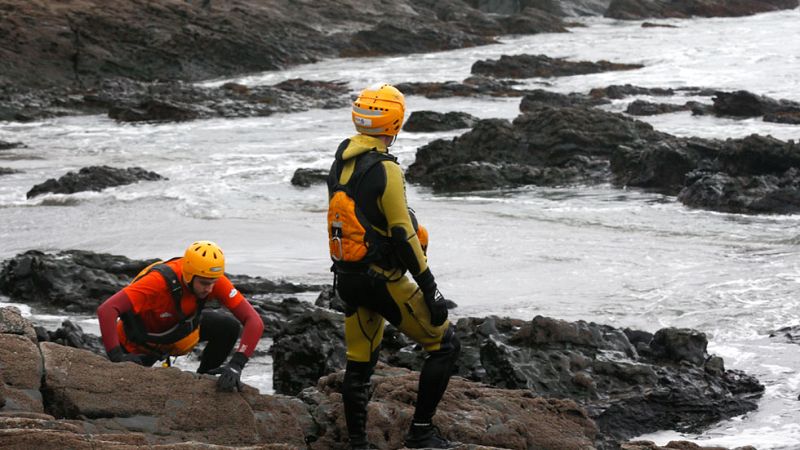 Vientos de más 100 km/h dificultan la búsqueda del bebé desaparecido en Navia, Asturias