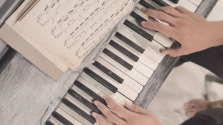 Telediario 1 - Las ventas de música crecieron en nuestro país casi un 7% en 2015