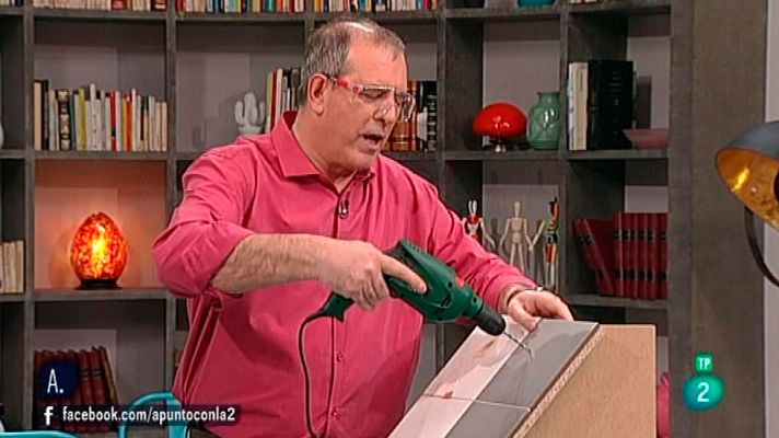 A punto con La 2 - Colgar estanterías y taladrar azulejos
