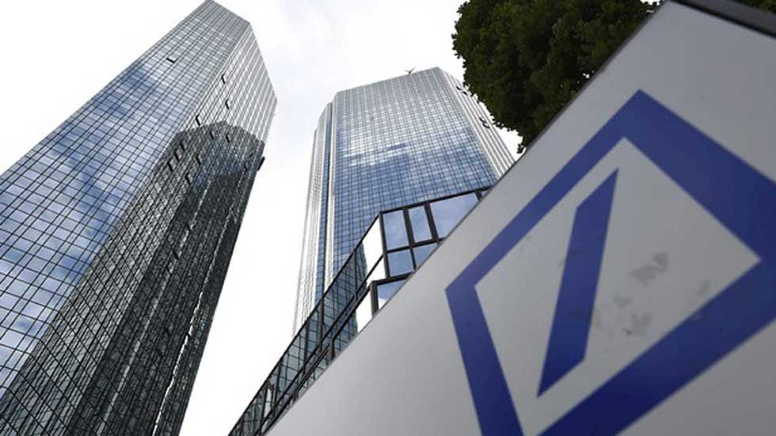 Deutsche Bank pierde casi la mitad de su capitalización bursátil en lo que va de año