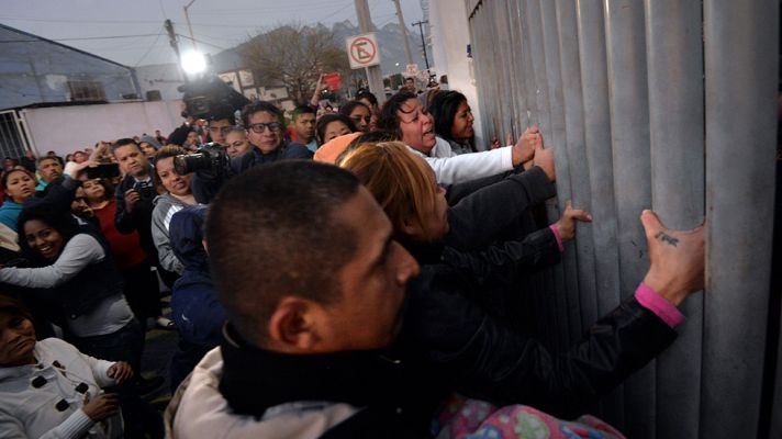 Telediario 1 - Cerca de sesenta muertos en el intento de fuga en una cárcel de Monterrey