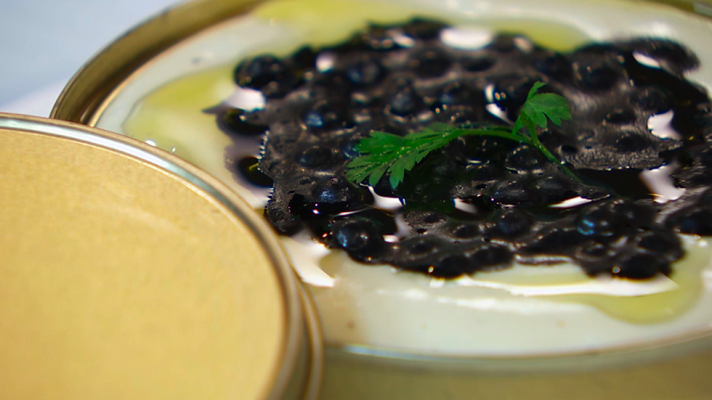 RTVE Cocina - Receta de crema de patatas con caviar de tapioca
