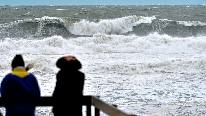 Telediario 1 - Temporal: 27 provincias del litoral en alerta naranja